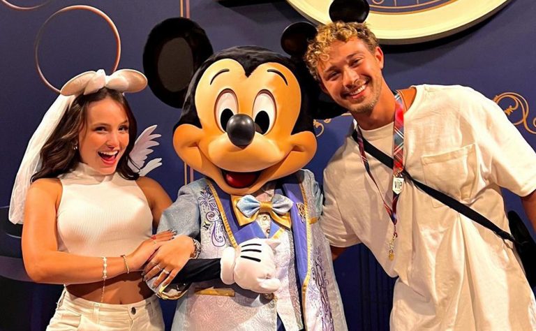 Larissa Manoela Visita a Disney Pela Primeira Vez sem os Pais
